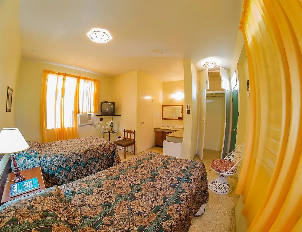 Indies Hotel Kingston 2*,  Jamaica